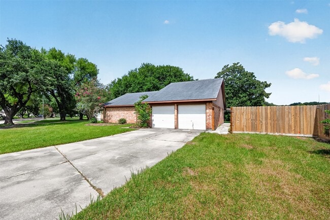 Photo - 711 Leicester Ln