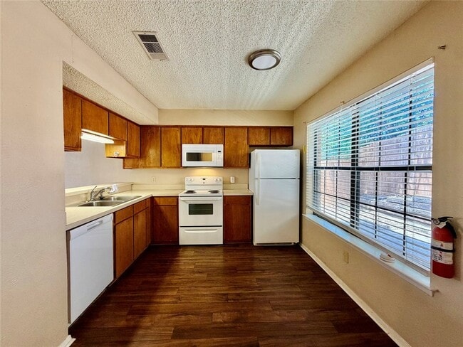 1251 Dallas Dr