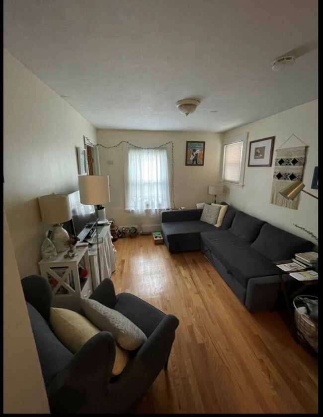 Building Photo - 19 Bay St