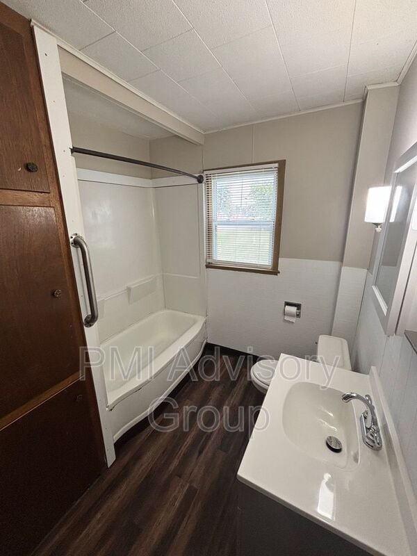 Photo - 804 Holliday St