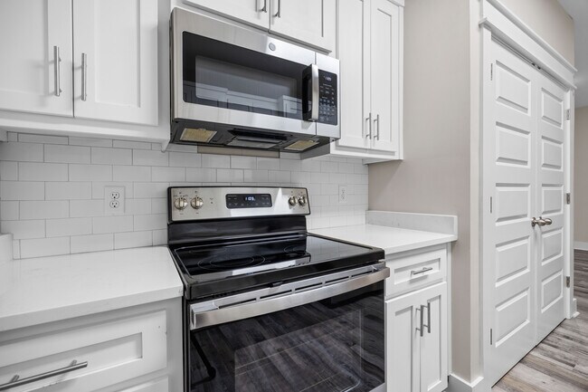 NEW 1BR Kitchen - Maple on Melody