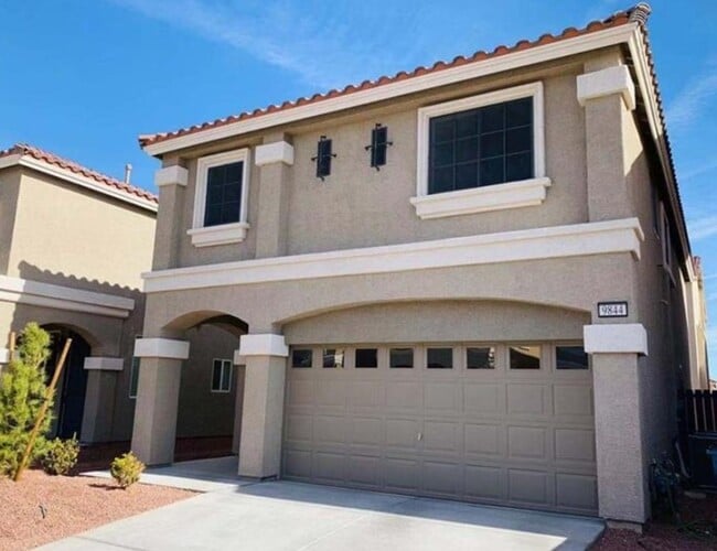 Building Photo - 4 BEDROOMS IN HIGHLANDS RANCH!!!