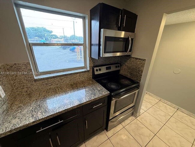 Photo - 2721 NW 23rd Ct Unit 4