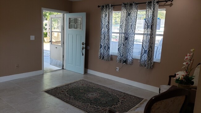 Photo - 651 16th St NW