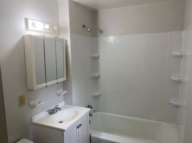 Photo - 29 Lawn St Unidad 2