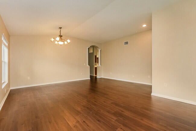 Photo - 812 Lesa Glen Pl