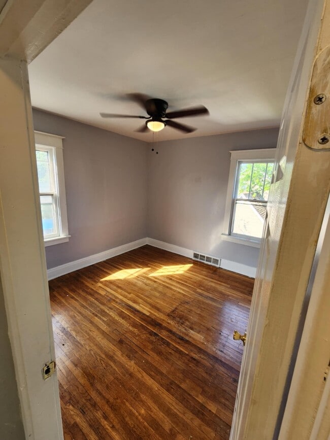 Photo - 137 Laird Ave Unit Upper