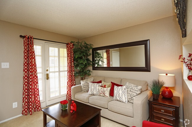 1BR,1BA - 456SF - LIVING ROOM