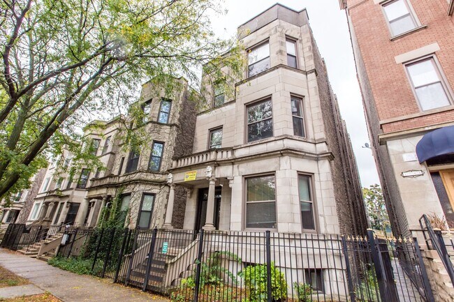STUNNING 5BEDROOM/2bath in Wicker Park! In... - STUNNING 5BEDROOM/2bath in Wicker Park! In... Apartment Unit 3