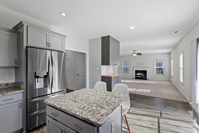 Photo - Large 4 bedroom in The Shores and Windpointe!