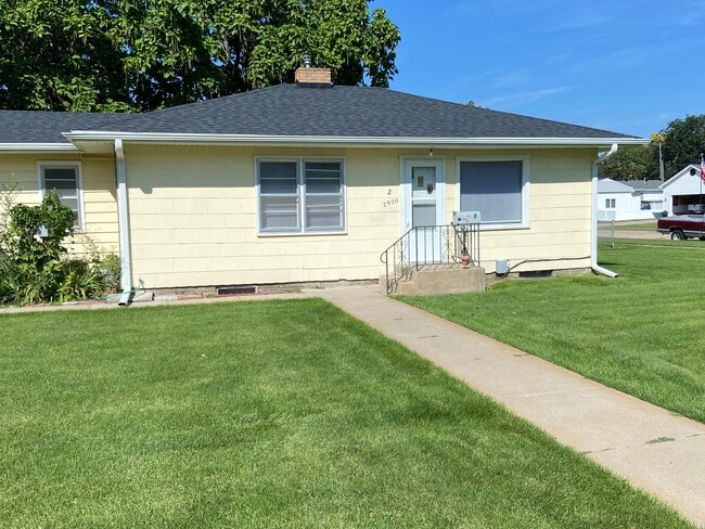 Front door & exterior - 2920 E Ave Unidad #2