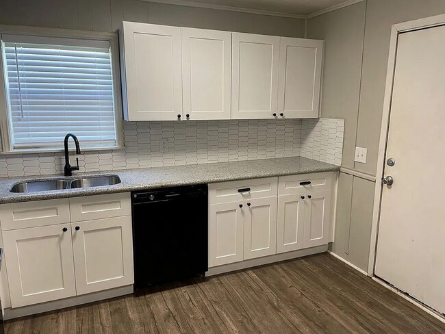 Photo - 6352 Diamond Ave