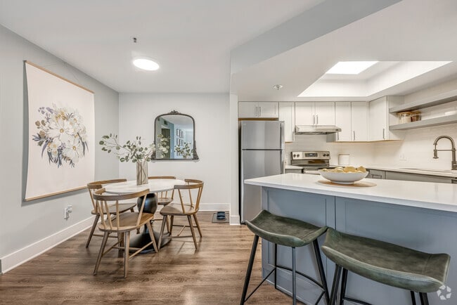 1BR, 1BA - 750SF - Dining Room