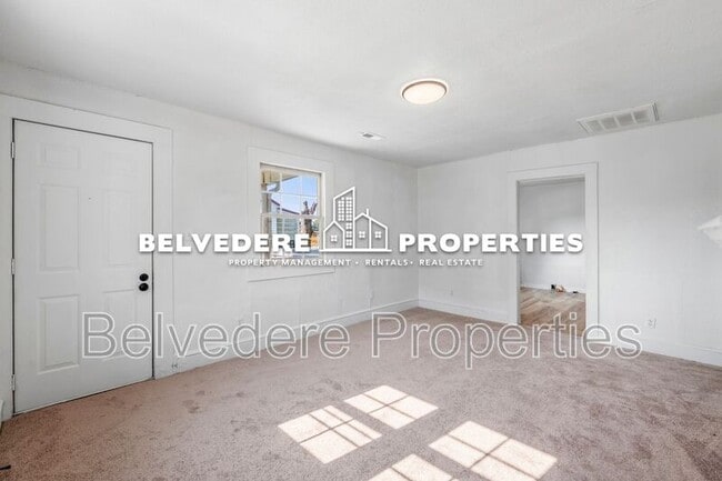 Photo - 2110 Shore St
