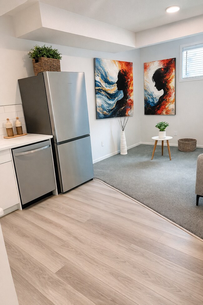 Photo - 7737-174A 174A Ave NW