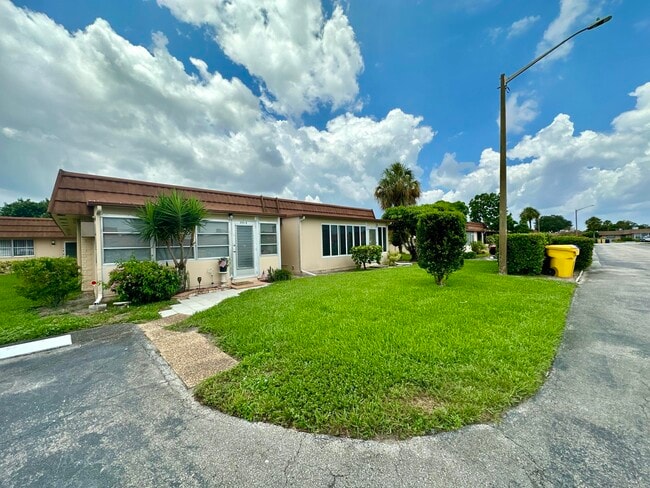 Building Photo - 301 Seville Dr Rental