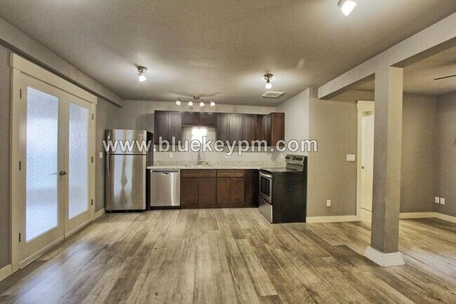 Photo - 2 Bed, 1 Bath Unit on Glisan Street Unidad D