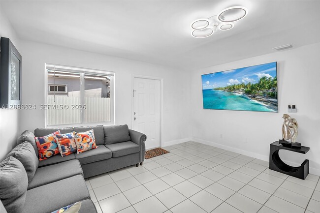 1255 NW 32nd Ct