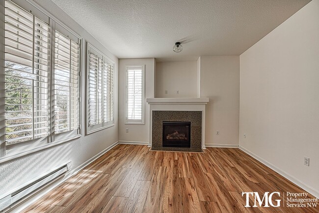 Photo - Cute Condo w/ 2 Beds 2 Baths and Patio in Beaverton! Unidad 102