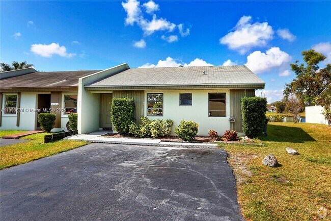 Building Photo - 4902 SW 138th Ave Rental