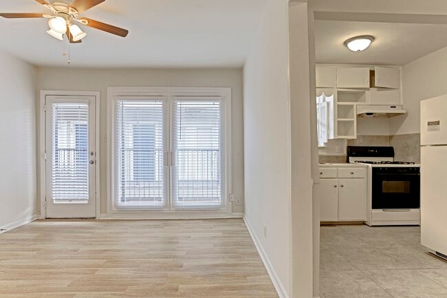 Building Photo - 2202 Park St Unit 5