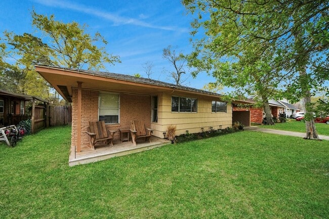 Photo - 2806 Oak Dr