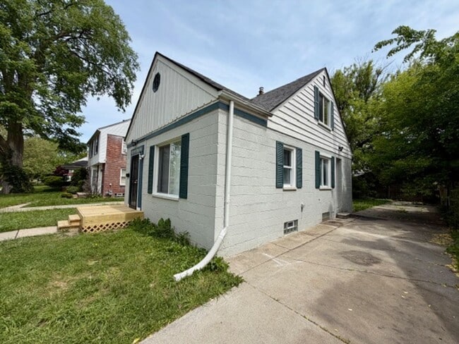Photo - Beautiful 3 Bedroom 1 Bath Home For Lease