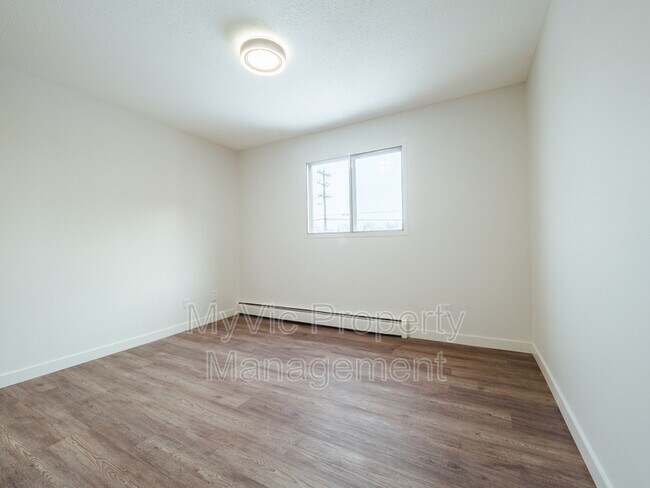 Photo - 10045-10083 83 Ave NW