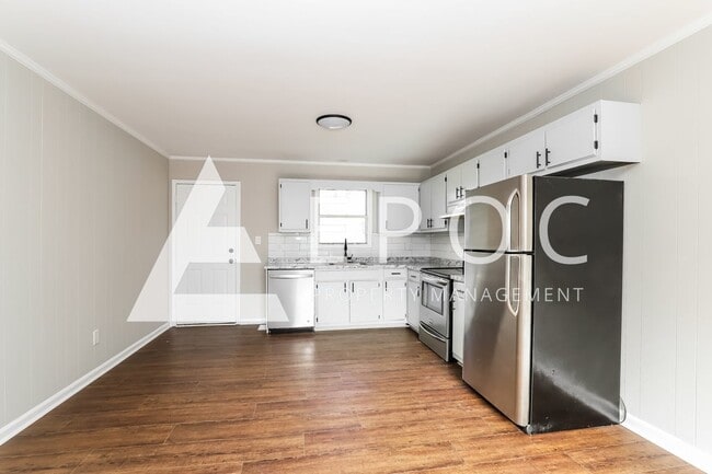 Photo - 634 S Elm St