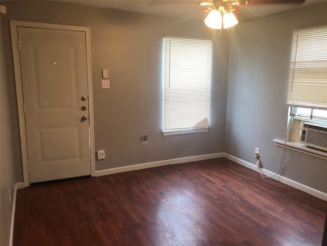 Building Photo - 3204 Napoleon St Rental