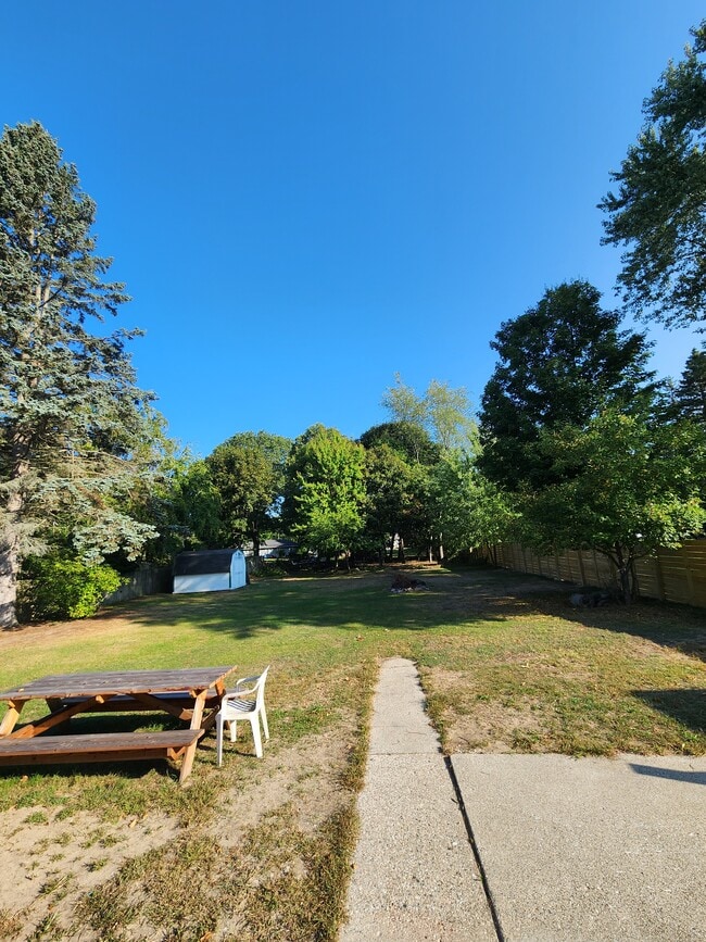 Photo - 1696 Hendrick Rd