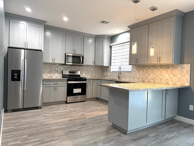 Photo - 1406 E Cinnabar Ave