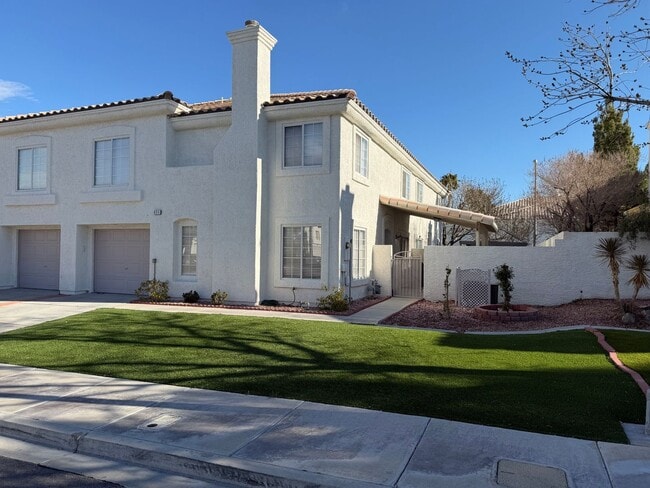Building Photo - Gorgeous Remodeled 3 Bedroom Henderson Townhome