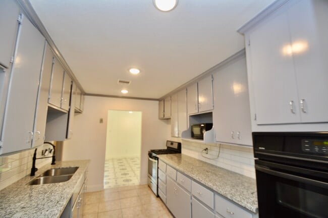 Photo - 10610 Fleming Dr