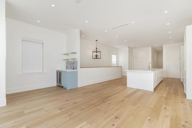 Photo - 261 Royal Poinciana Way