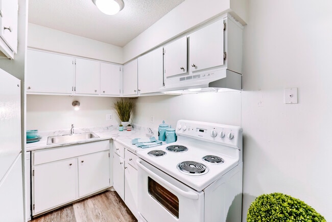 Photo - Oak Square Apartments