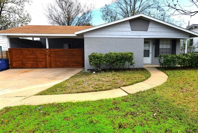 Building Photo - 7605 Carriage Dr