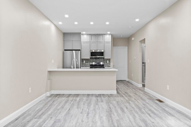 Photo - 769 E 6th St Unit 1