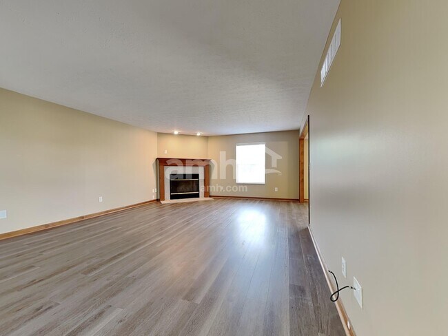 3075 Foxhound Dr