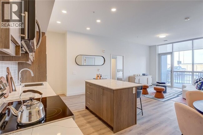 Photo - 1333 Weber St E Unité 111