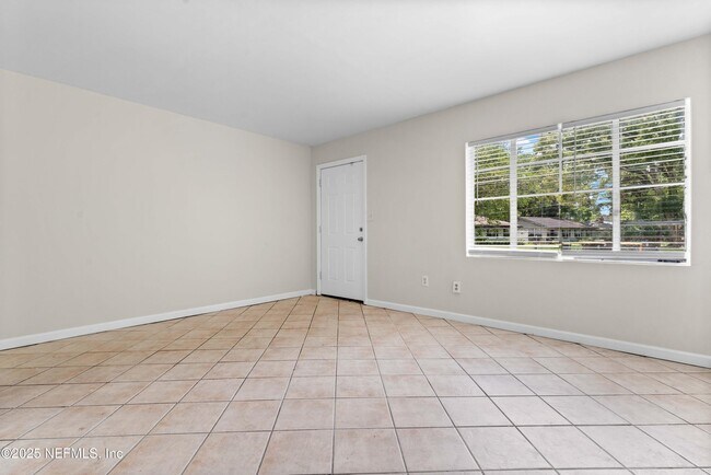 Photo - 602 Luna Ct