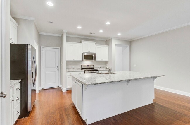 Photo - 2005 Kings Gate Ln