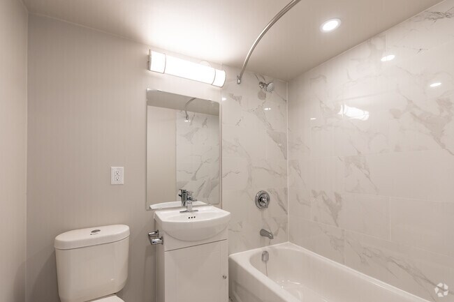 Bachelor - 433SF - Bathroom - Sunset Tower
