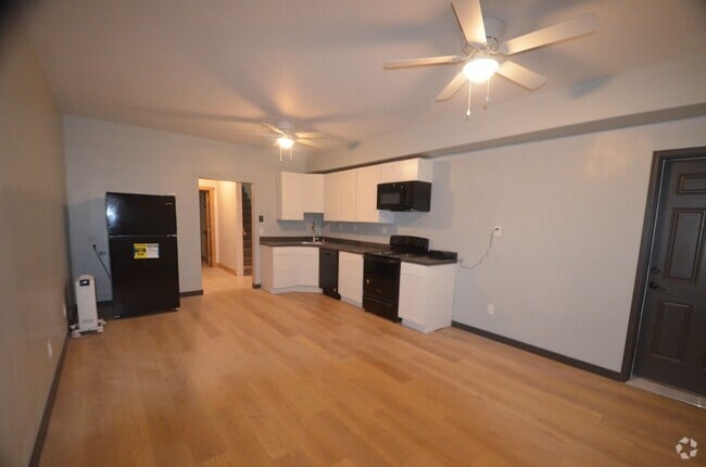 Building Photo - 600 Edgewood Rd Unit 600 Edgewood - Downstairs Rental