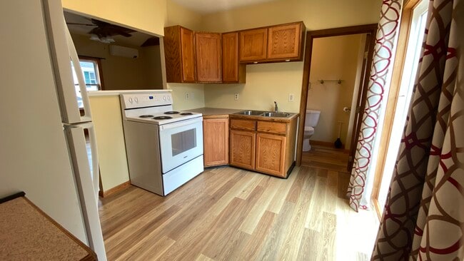 Building Photo - 18 Center St Unit 2