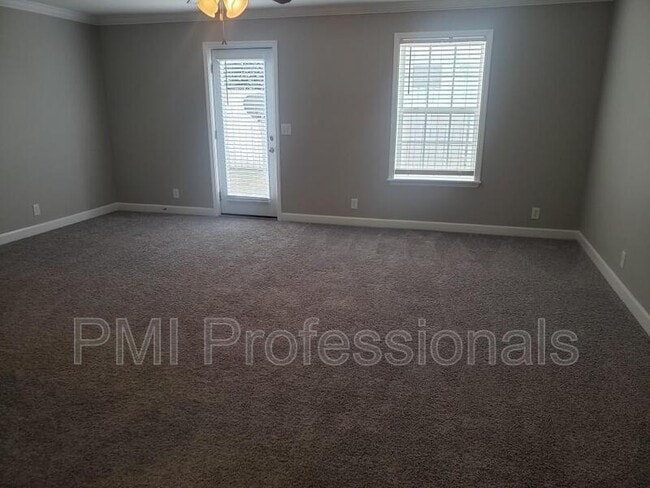 Photo - 609 Bonneville Ln