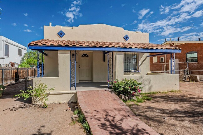 Photo - 1625 E 8th St