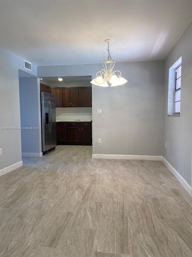 Building Photo - 1111 NW 19th Ave Unit 204 Rental