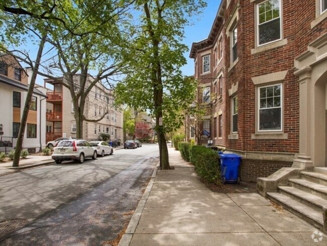 Building Photo - 164 Thorndike St Unit 2 Rental