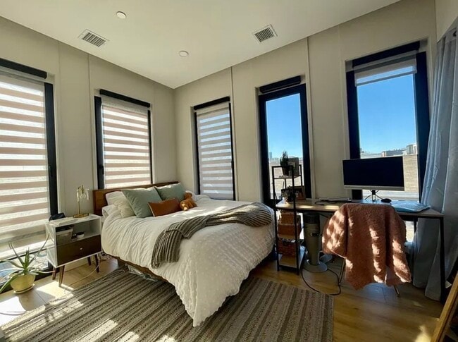 Building Photo - 157 W 9th St Unit 1l Rental
